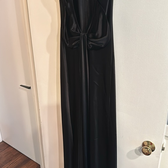 ♦️ABS COLLECTION♦️black satin evening gown with open bow back - Picture 3 of 5